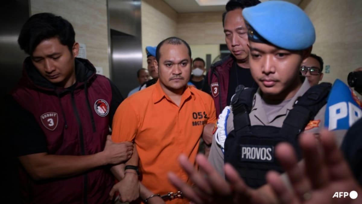 Indonesia deports 'most wanted' Thai fugitive