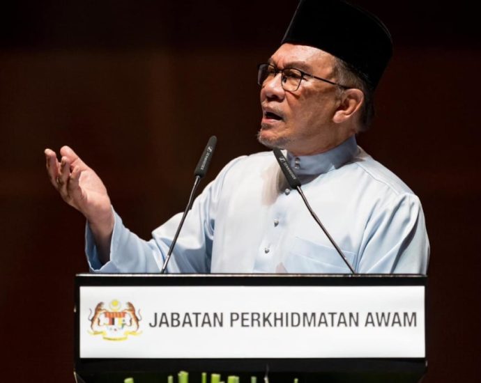 PM Anwar says Malaysia not hiring Singaporeans to teach English, slams ‘3-minute experts’ for wrong facts
