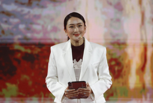 PM to ease anxiety over new adviser