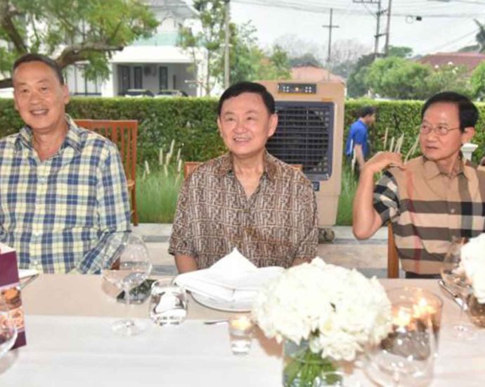 Protesters demand Thaksin be denied bail in S112 case