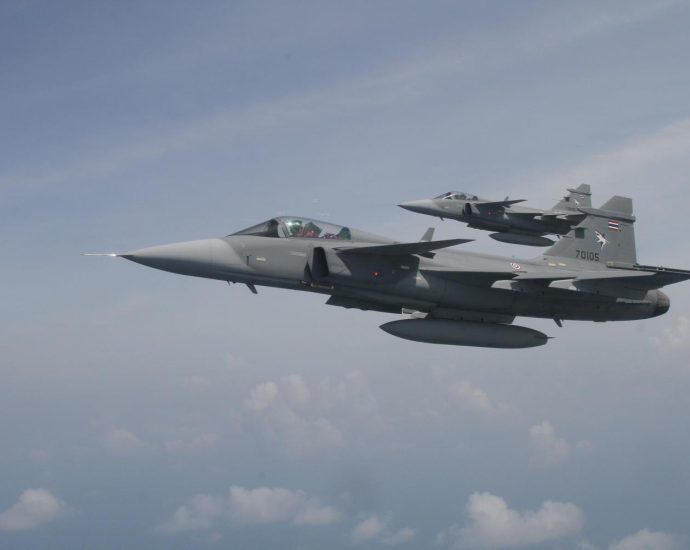 Selection panel to decide on Gripen or F-16 offers