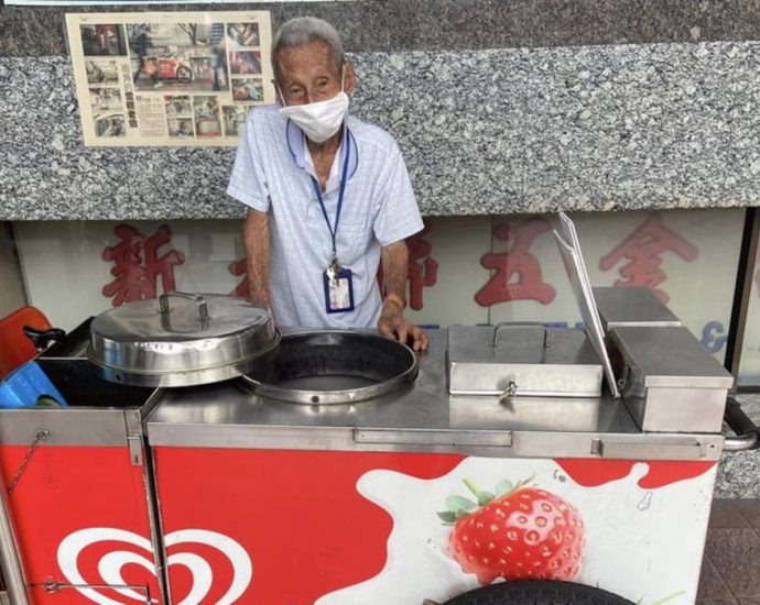Sim Lim Tower ice cream cart hawker ‘Uncle Boon’ dies at age 92