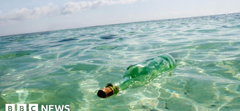 Sri Lanka fishermen die after drinking from bottles found in sea