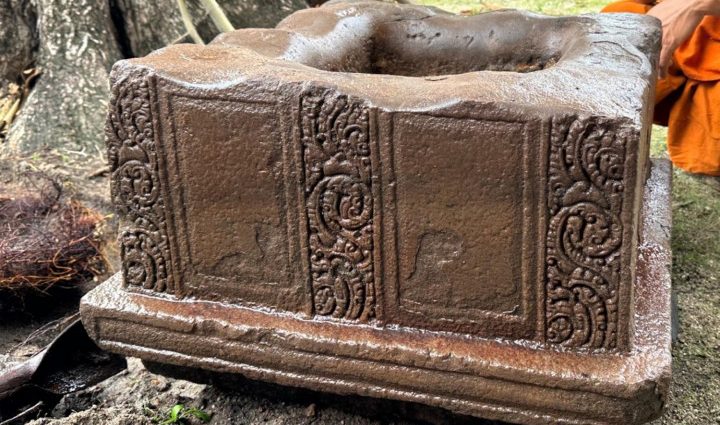 Temple tour group discovers ancient sandstone