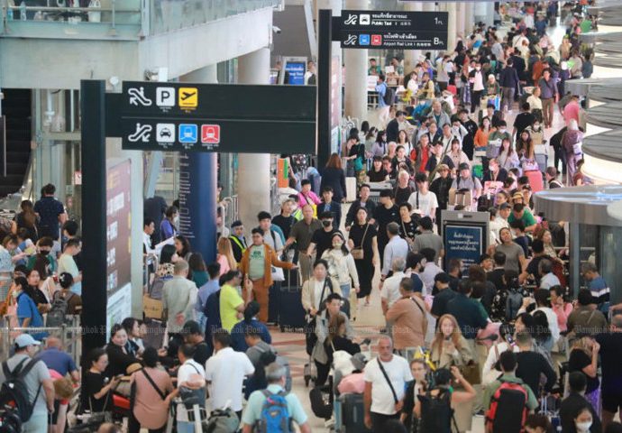 Travellers urged to monitor for symptoms of bird flu