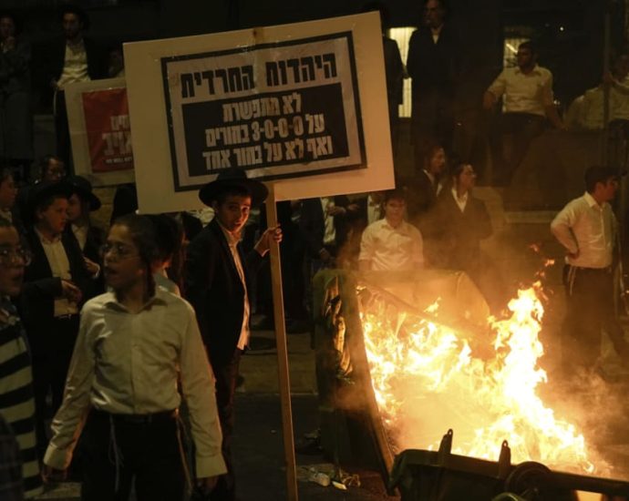 Ultra-Orthodox violently protest against order to enlist in Israeli military