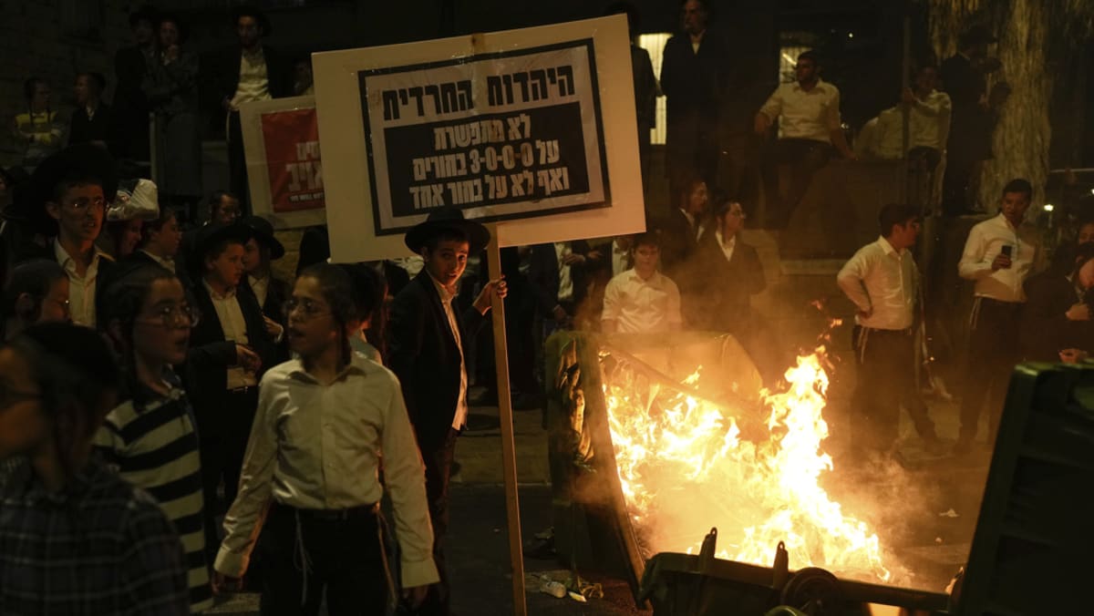 Ultra-Orthodox violently protest against order to enlist in Israeli military
