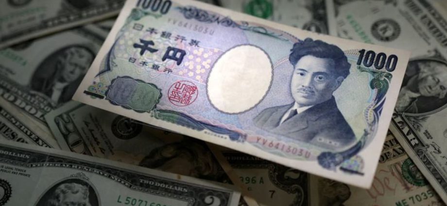 Yen slumps to lowest since 1986, putting traders on alert