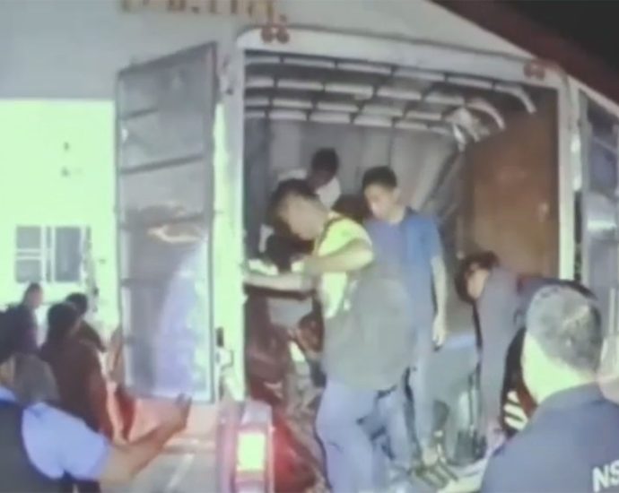 16 Myanmar migrants, 4 Thai smugglers arrested