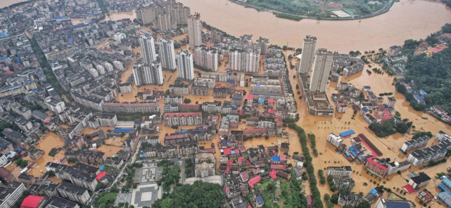 240,000 people evacuated in China rainstorms