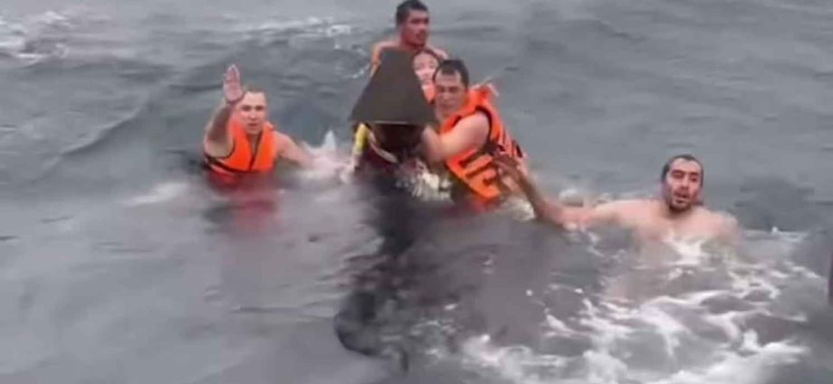 Boat capsizes in storm off Thailand”s Phi Phi island, Chinese tourists rescued