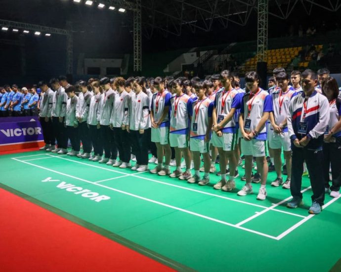 Chinese badminton player, 17, dies after collapsing on court in Indonesia