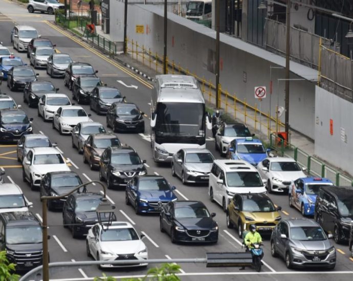 COE prices largely flat, big car premiums stay above S0,000