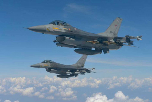 Defence minister cool to F-16 financing pitch