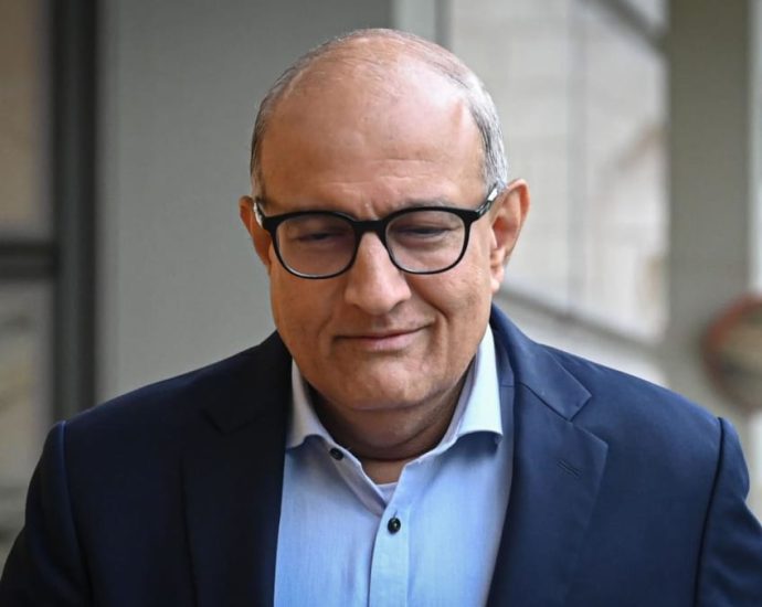 Iswaran turns to High Court to get prosecution to hand over statements of all its witnesses