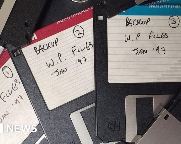 Japan’s government finally says goodbye to floppy disks