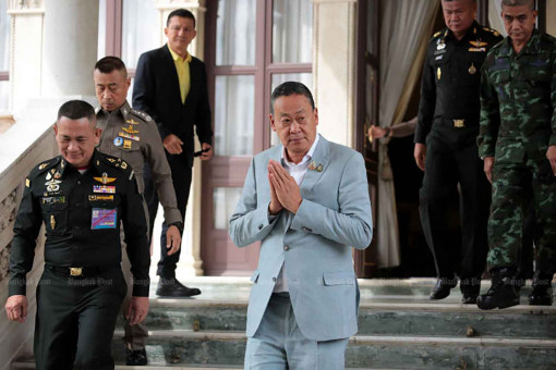 Opinion split on push to remove PM