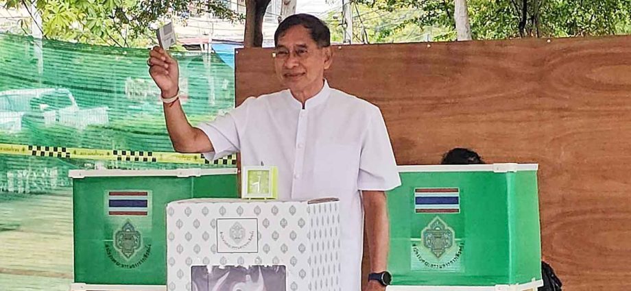 Pheu Thai candidate wins Pathum Thani election