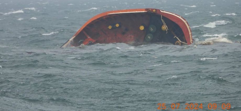 Philippines says tanker carrying 1.4 million litres of oil capsizes in Manila Bay