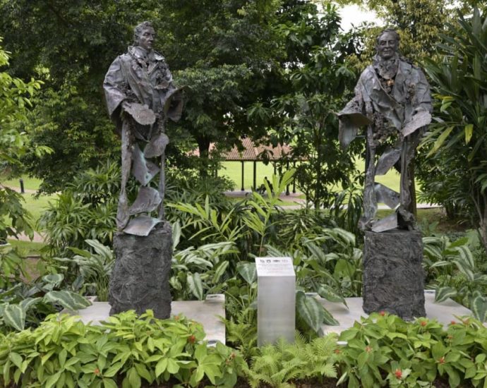 Raffles, Wallich statues in Fort Canning: Singapore does not glorify its colonial past, says Desmond Lee