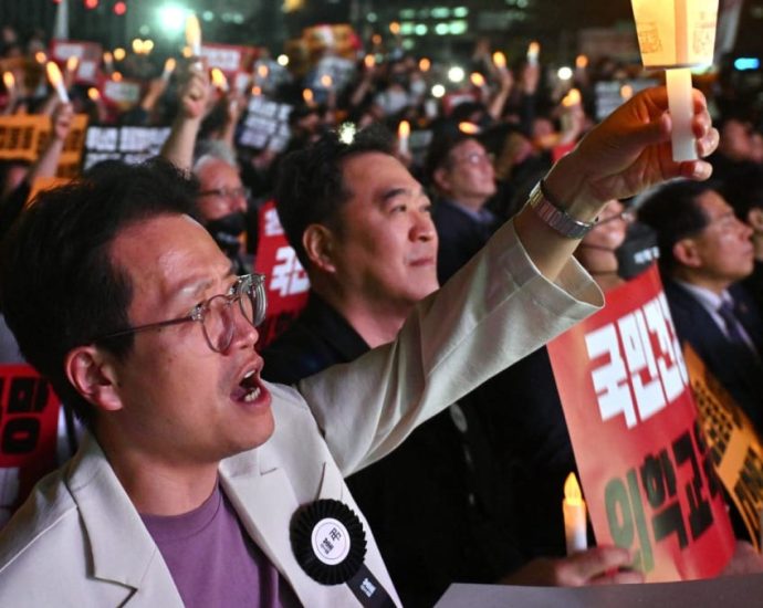 Seoul says most striking doctors will not return to hospitals