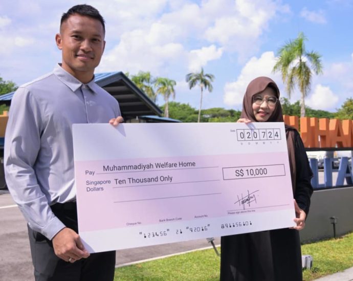 Singapore goalkeeper Hassan Sunny donates part of money from China fans to Muhammadiyah Welfare Home