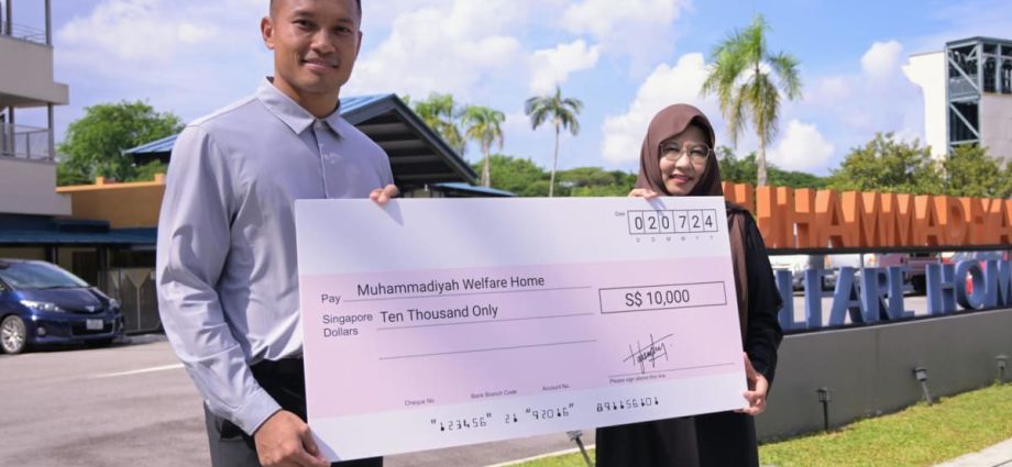 Singapore goalkeeper Hassan Sunny donates part of money from China fans to Muhammadiyah Welfare Home