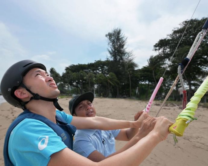 Singapore’s Olympic medal hope Max Maeder makes kitefoiling look easy, but how will a newbie fare?