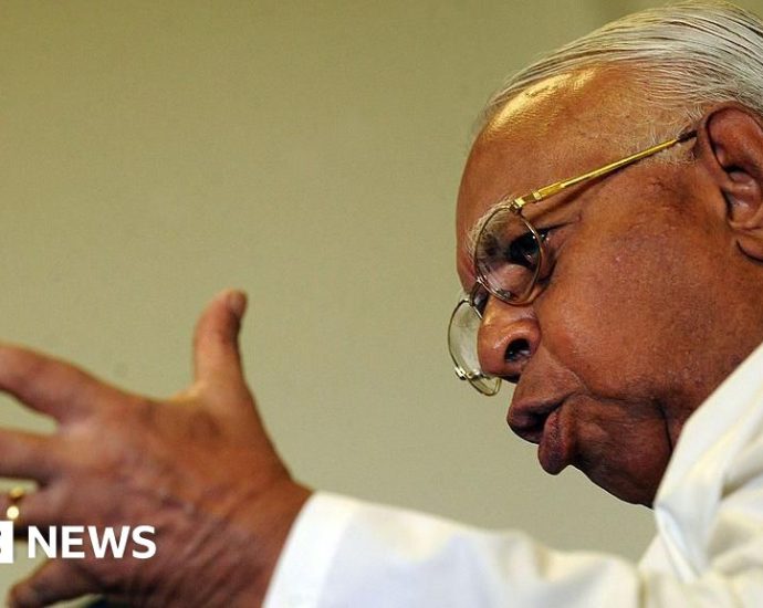 Sri Lanka: Veteran opposition leader Sampanthan dies