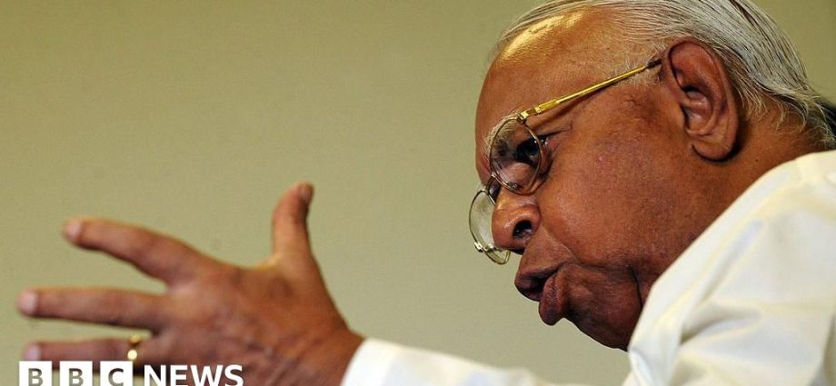 Sri Lanka: Veteran opposition leader Sampanthan dies