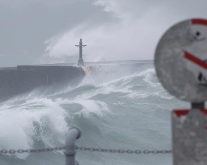 Typhoon Gaemi barrels through Taiwan, killing two, heads to Chinese coast