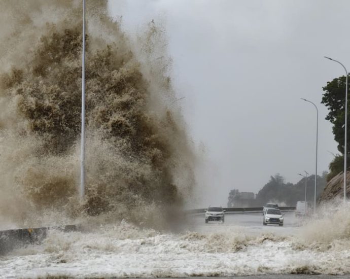 Typhoon Gaemi displaces nearly 300,000 in eastern China