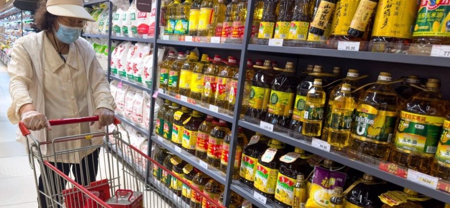 Arrests and fines in fallout from China’s cooking oil scandal