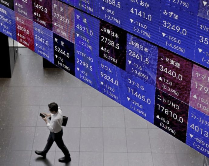 Asian stocks rebound from rout as Fed faces calls to cut rates early