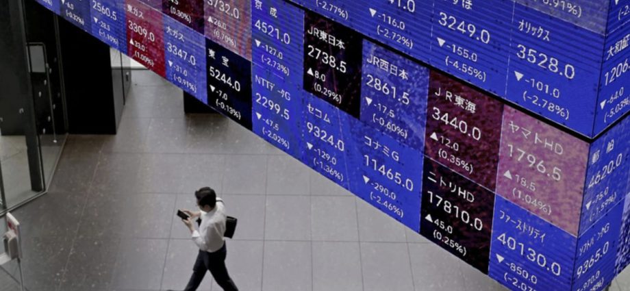 Asian stocks rebound from rout as Fed faces calls to cut rates early