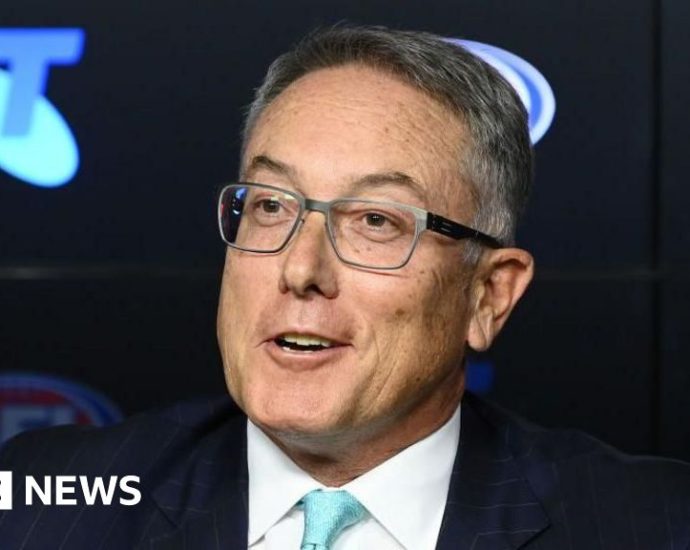 Australian News Corp exec apologises for doing Nazi salute