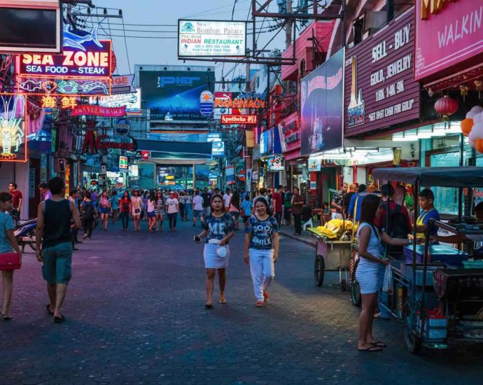 Booze industry wants strict ad curbs loosened