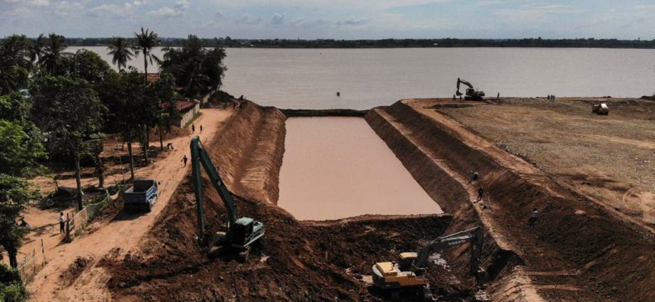 Cambodia PM launches project linking Mekong River to sea via canal