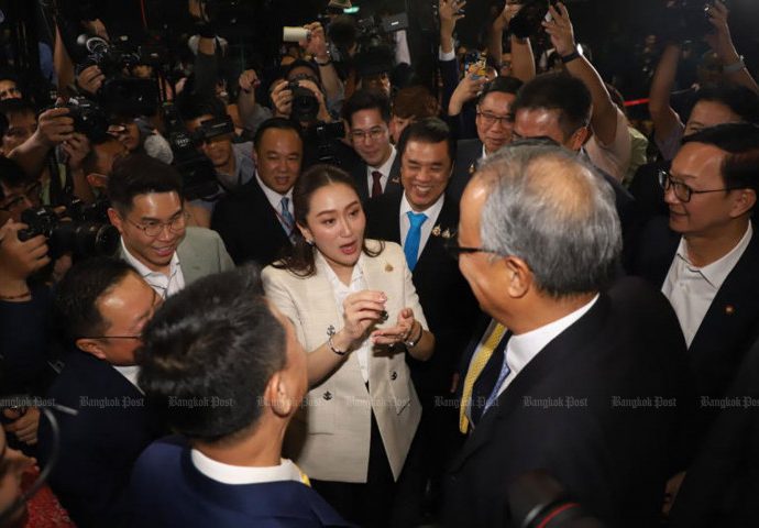 China backs new PM to champion development