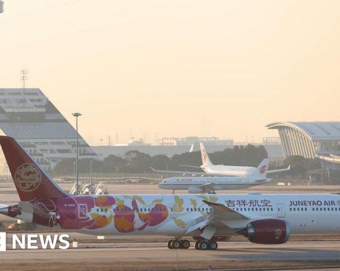 China: Two women spark debate after locking girl in plane toilet