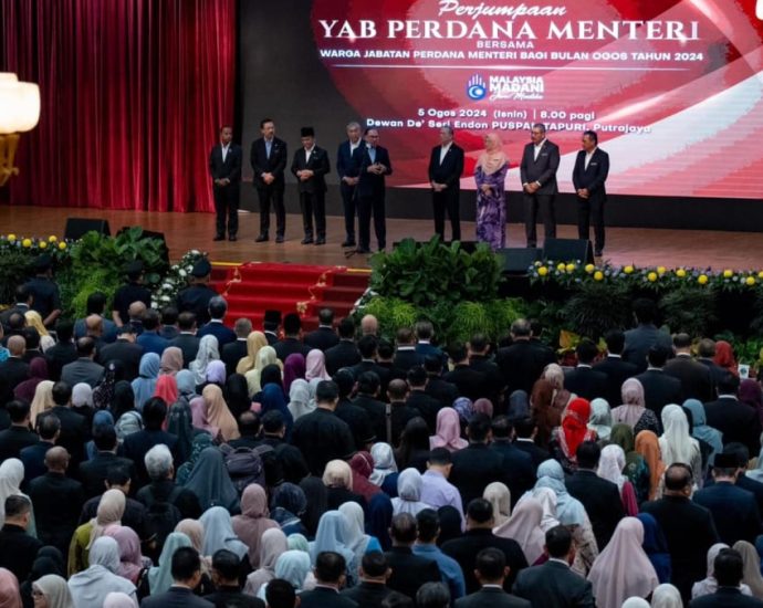 Civil servants in Malaysia urged to enhance performance in line with upcoming pay hike
