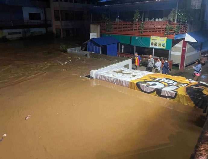 Floods remain in 5 northern Thai provinces