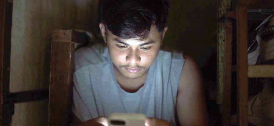 Gen Z Filipinos, the loneliest youths in Southeast Asia, are struggling. This is how and why