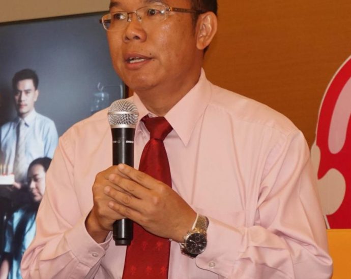 Gold card scheme at risk of collapse