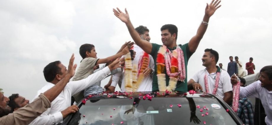 Gold medallist Nadeem brings Pakistan’s first athletics medal home to hero’s welcome