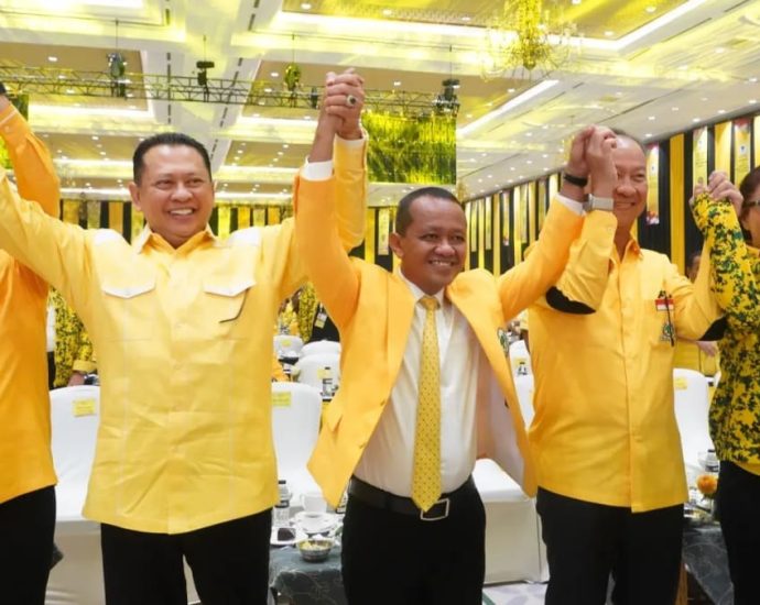 Indonesia’s Golkar party elects chairman with ties to Jokowi; analysts say move benefits outgoing president