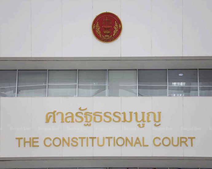 Lawyers slam MFP, Srettha rulings