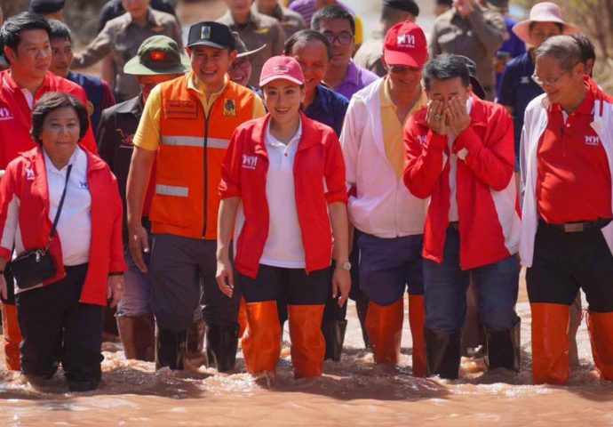 Paetongtarn surveys flood damage on Nan visit