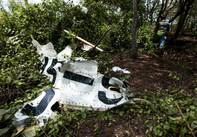 Probe begins into plane crash that killed 9