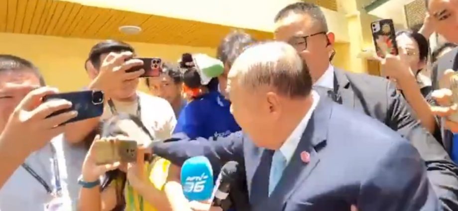 Senior Thai politician to face probe for slapping reporter